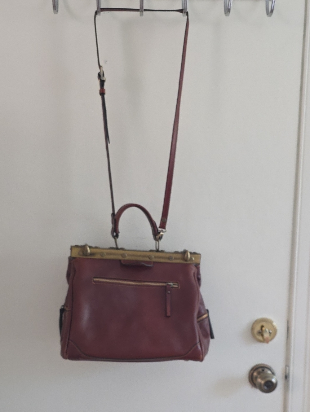 Classic Structured Leather Shoulder Bag in Burgundy